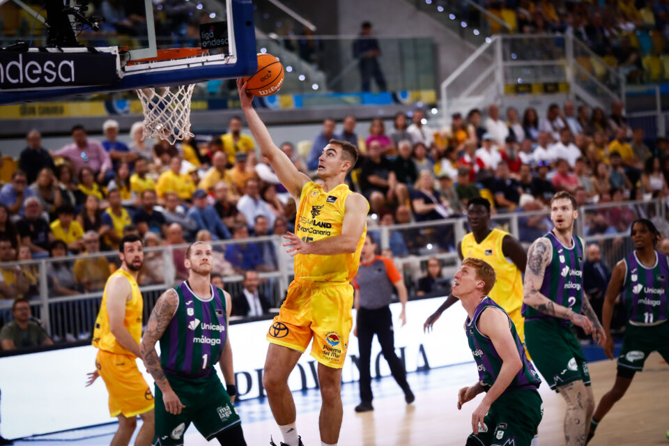 Ziga Samar realiza un mate durante un partido del Dreamland Gran Canaria.