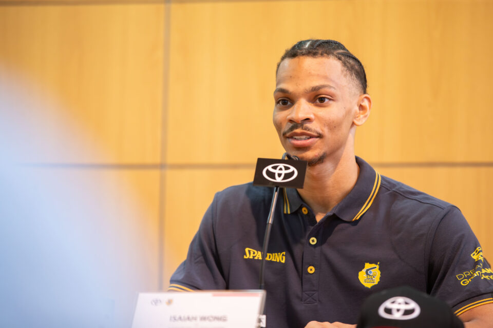  en Toyota Canarias: ""Donde quiera que me necesite el entrenador, trataré de ayudar""",Isaiah Wong habla en rueda de prensa en el Club Baloncesto Gran Canaria.